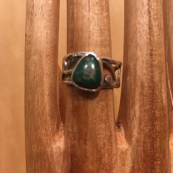 🌲EUC VINTAGE TURQUOISE RING🌲 - Picture 1 of 4